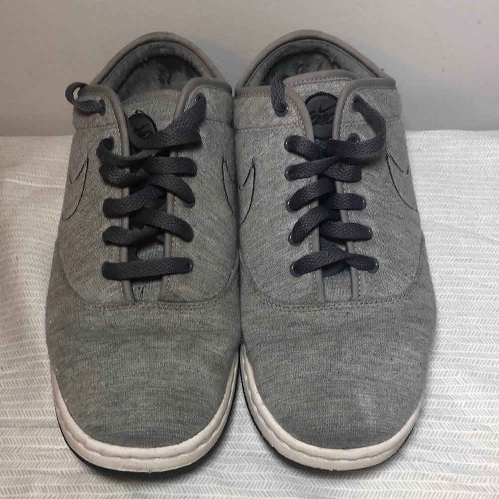 Nike Women's air Isis‎ 6.0 size 8.5